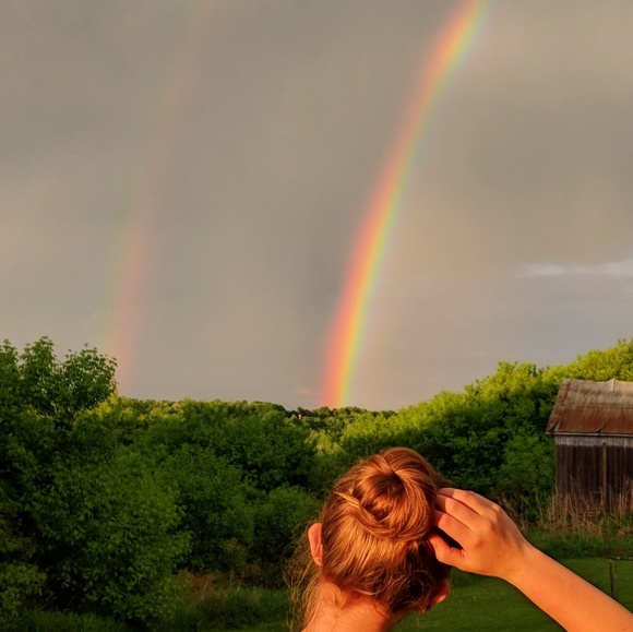 Meet your Posher, Kylie☀️ - Picture 2 of 5